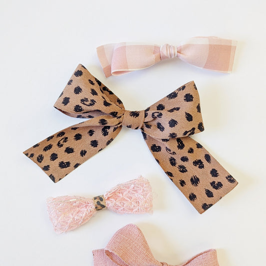 Blushing Leopard Bow Set